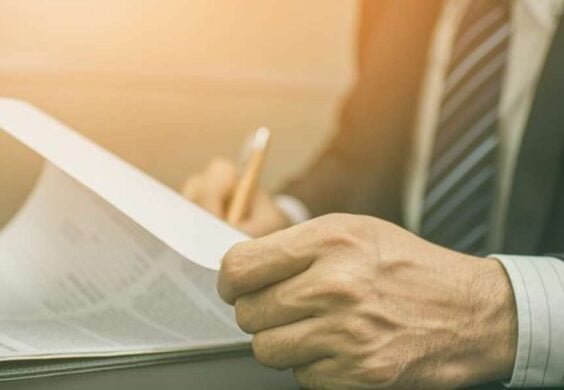 advisor reviewing listing contract