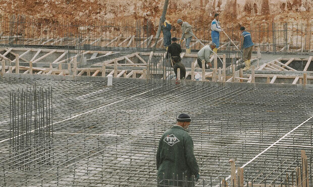 contractors applying concrete structure